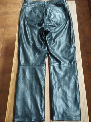 Pantalón de cuero 