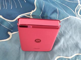 Motorola RAZR 40 Ultra Magenta