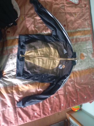 Sudadera Adidas Real Madrid Negra y Dorada