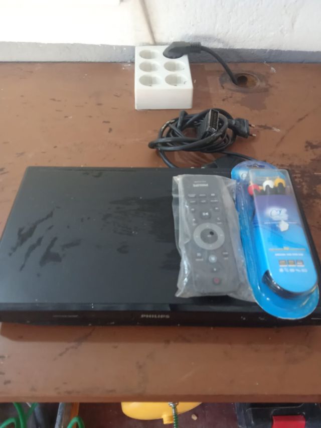 DVD Philips con Mando y Cables