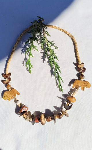 Collar étnico de madera y semillas 