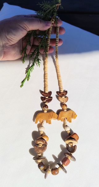 Collar étnico de madera y semillas 