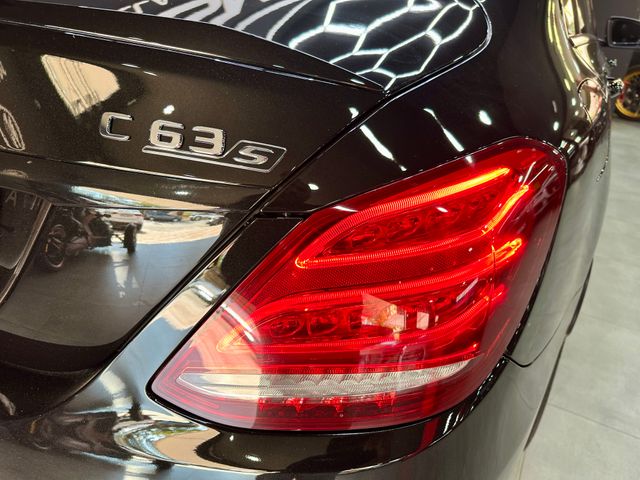 Mercedes-Benz C63s AMG V8 Biturbo 510cv
