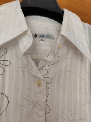 Blusa Bestseller blanca flores M/38