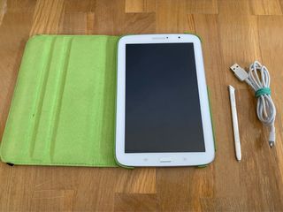 Samsung Galaxy Note 8 con funda, S Pen y cargador