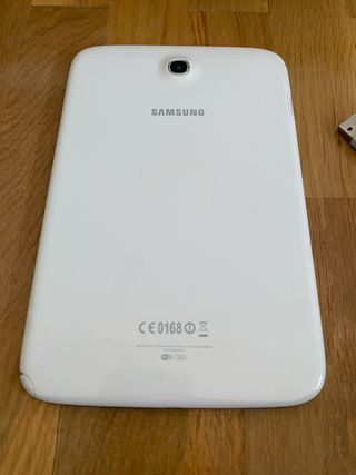 Samsung Galaxy Note 8 con funda, S Pen y cargador