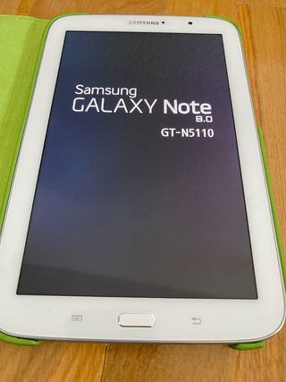 Samsung Galaxy Note 8 con funda, S Pen y cargador
