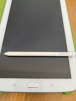 Samsung Galaxy Note 8 con funda, S Pen y cargador