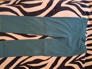 Pantalón pitillo verde