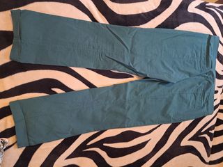 Pantalón pitillo verde