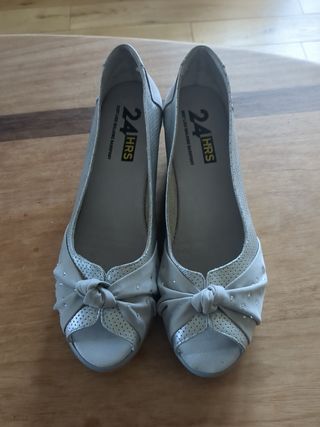 Zapatos Peep Toe Beige y Plateados