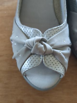 Zapatos Peep Toe Beige y Plateados