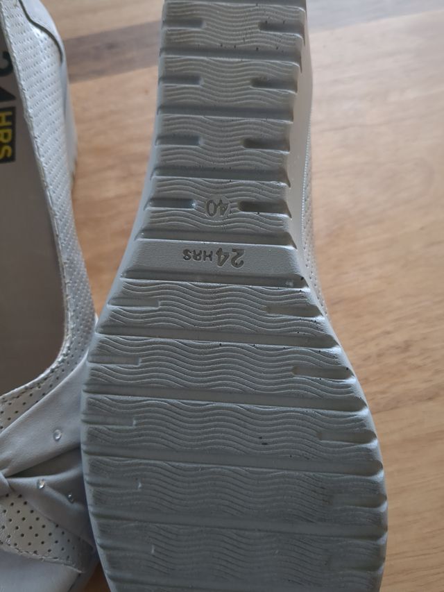 Zapatos Peep Toe Beige y Plateados