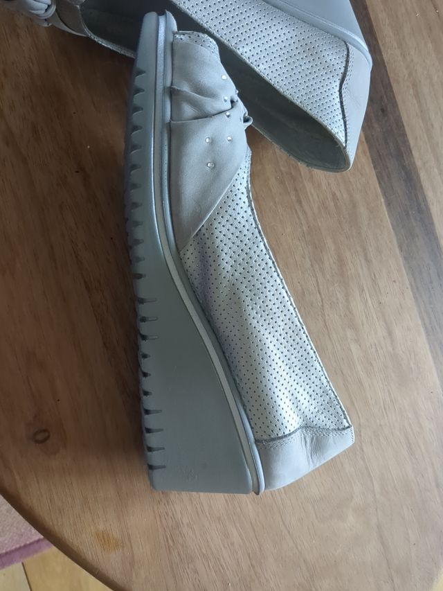 Zapatos Peep Toe Beige y Plateados