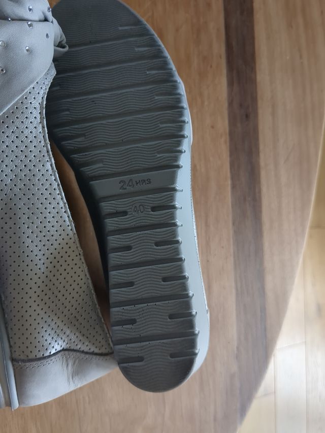 Zapatos Peep Toe Beige y Plateados