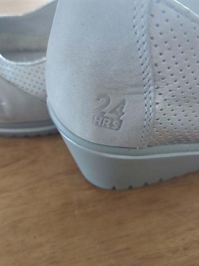 Zapatos Peep Toe Beige y Plateados