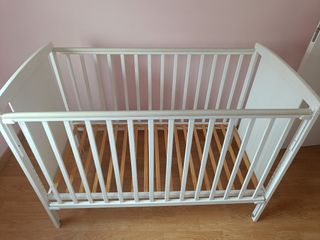 Cuna bebé blanca con colchón precio negociable 