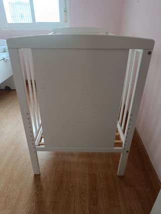 Cuna bebé blanca con colchón precio negociable 