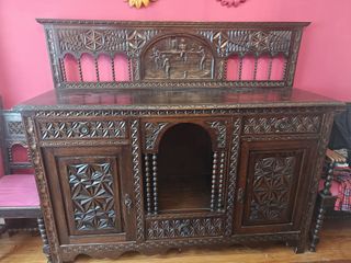 Aparador, mesa y 8 sillas antiguos