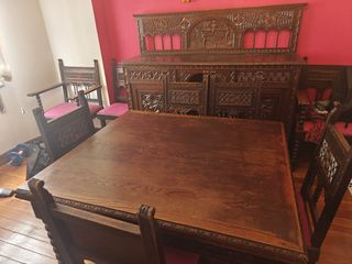 Aparador, mesa y 8 sillas antiguos