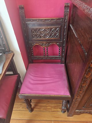 Aparador, mesa y 8 sillas antiguos