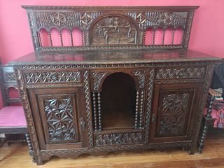 Aparador, mesa y 8 sillas antiguos