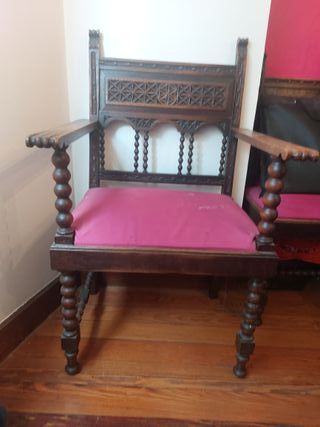 Aparador, mesa y 8 sillas antiguos
