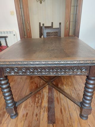 Aparador, mesa y 8 sillas antiguos