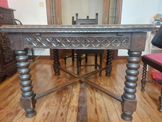 Aparador, mesa y 8 sillas antiguos