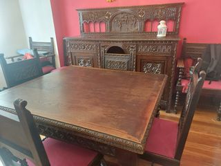 Aparador, mesa y 8 sillas antiguos