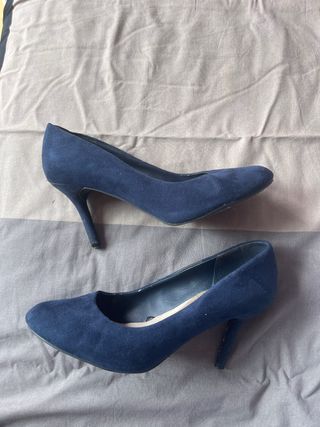 Zapatos de tacón azul marino