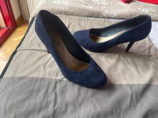 Zapatos de tacón azul marino