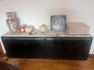 Aparador moderno mármol y madera de nogal.