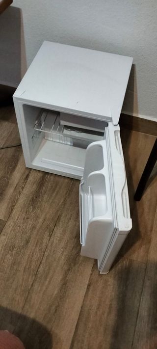 Nevera OK. pequeña casi nueva