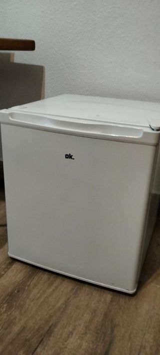 Nevera OK. pequeña casi nueva