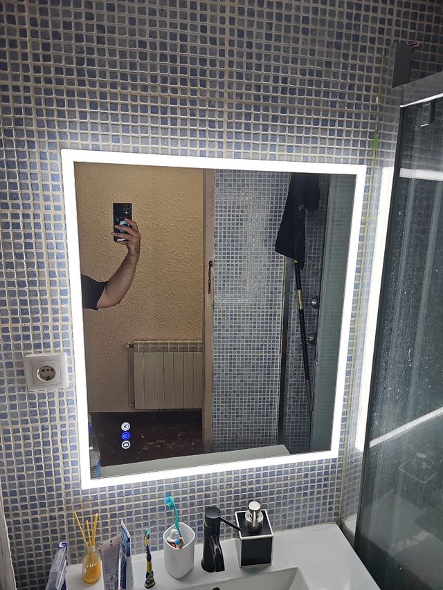 Espejo de lavabo con Bluetooth y antivaho
( leroy)