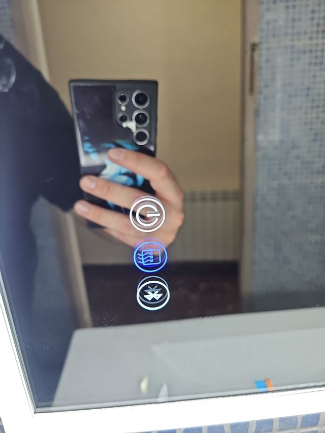 Espejo de lavabo con Bluetooth y antivaho
( leroy)