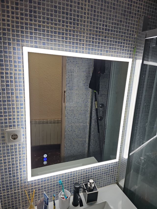 Espejo de lavabo con Bluetooth y antivaho
( leroy)