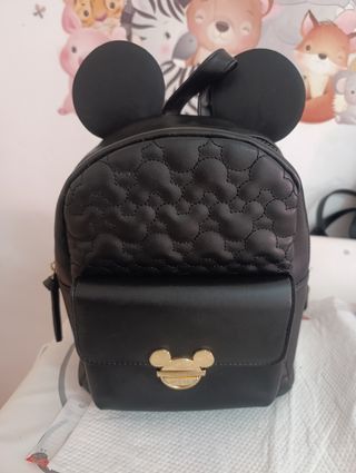 Mochila negra Mickey con detalles dorados