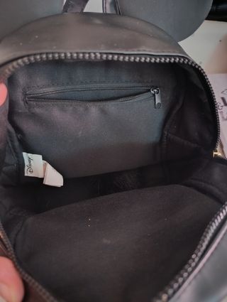 Mochila negra Mickey con detalles dorados