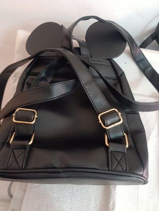 Mochila negra Mickey con detalles dorados