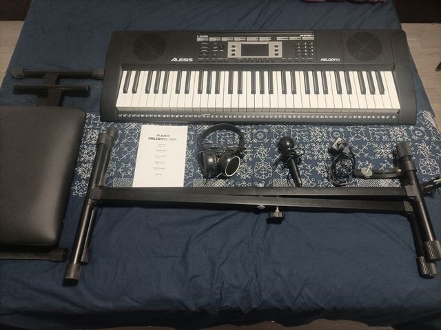 Teclado Alesis Melody 61 MKII con Accesorios