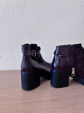 Botines charol burdeos