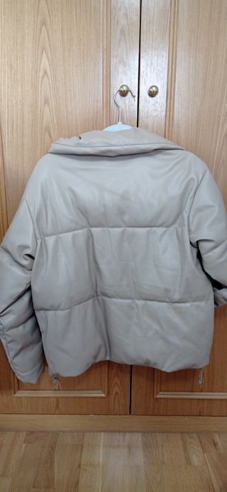 Cazadora efecto cuero beige Talla S