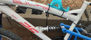 Bicicleta de montaña doble suspensión 