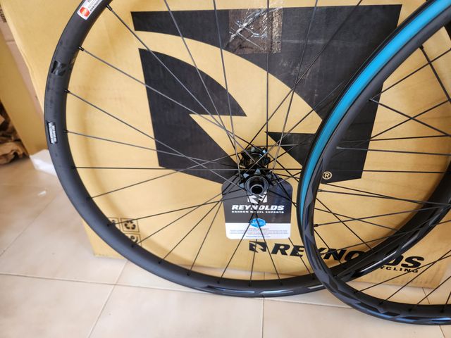 Ruedas Reynolds Black Label BL329 Carbon 29