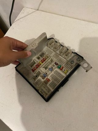 Caja Fusibles Relés Renault