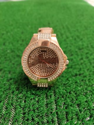 Reloj Guess Dorado con Cristales