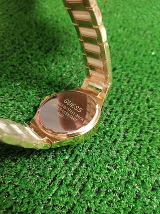 Reloj Guess Dorado con Cristales