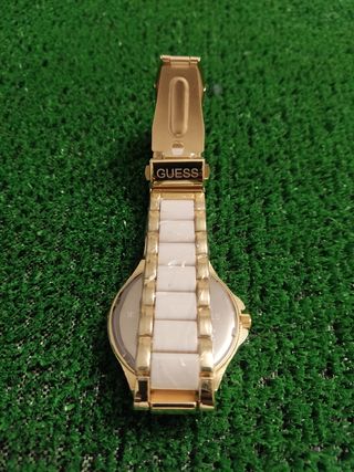 Reloj Guess Dorado con Cristales